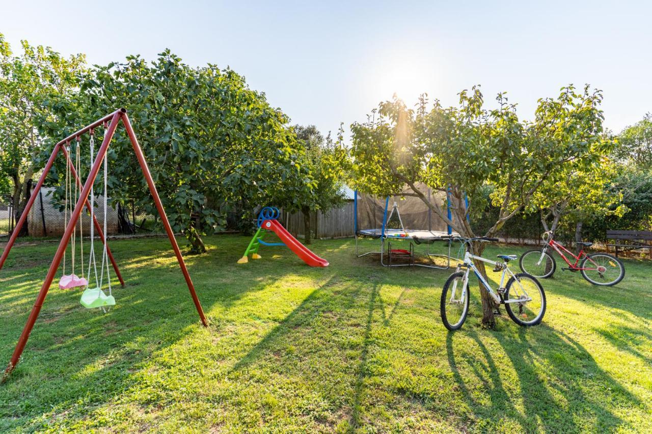 Holiday Home Kerniat Pula Exterior photo