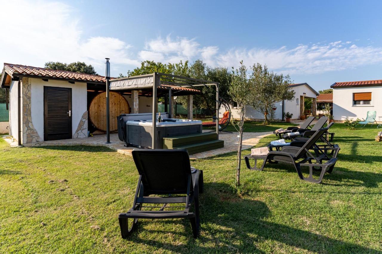 Holiday Home Kerniat Pula Exterior photo