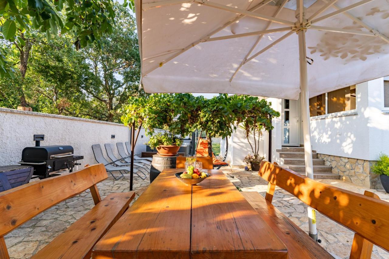 Holiday Home Kerniat Pula Exterior photo