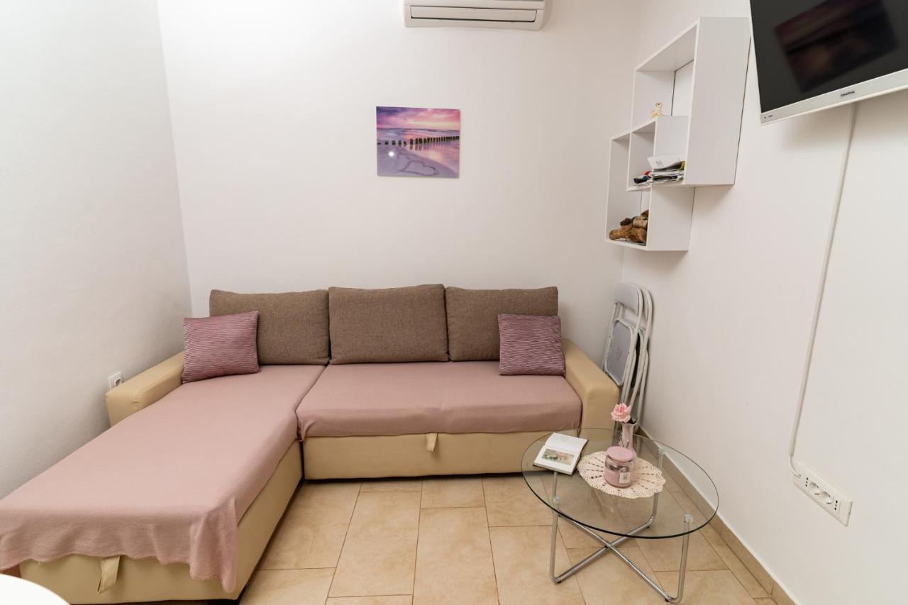 Holiday Home Kerniat Pula Exterior photo