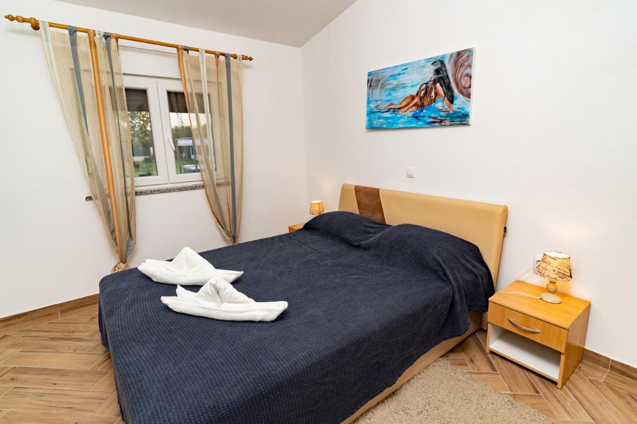 Holiday Home Kerniat Pula Exterior photo