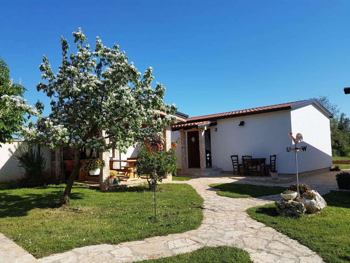 Holiday Home Kerniat Pula Exterior photo