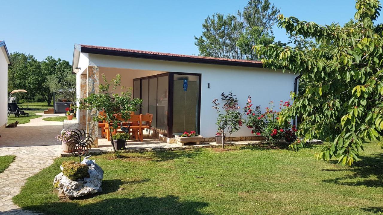 Holiday Home Kerniat Pula Exterior photo